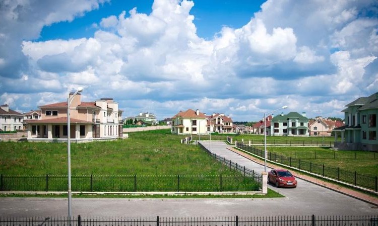 Крона (Krona Village)
